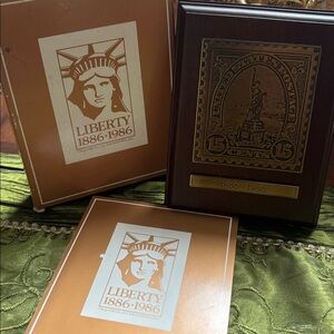 Avon Liberty Commemorative Plaque Set - Brown and Gold